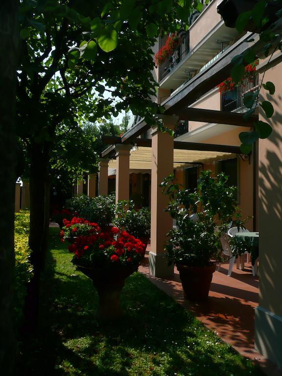 Hotel Astor Victoria Форте дей Марми Екстериор снимка