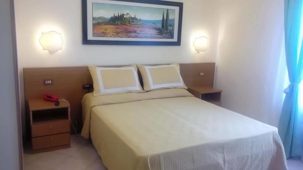 Hotel Astor Victoria Форте дей Марми Екстериор снимка