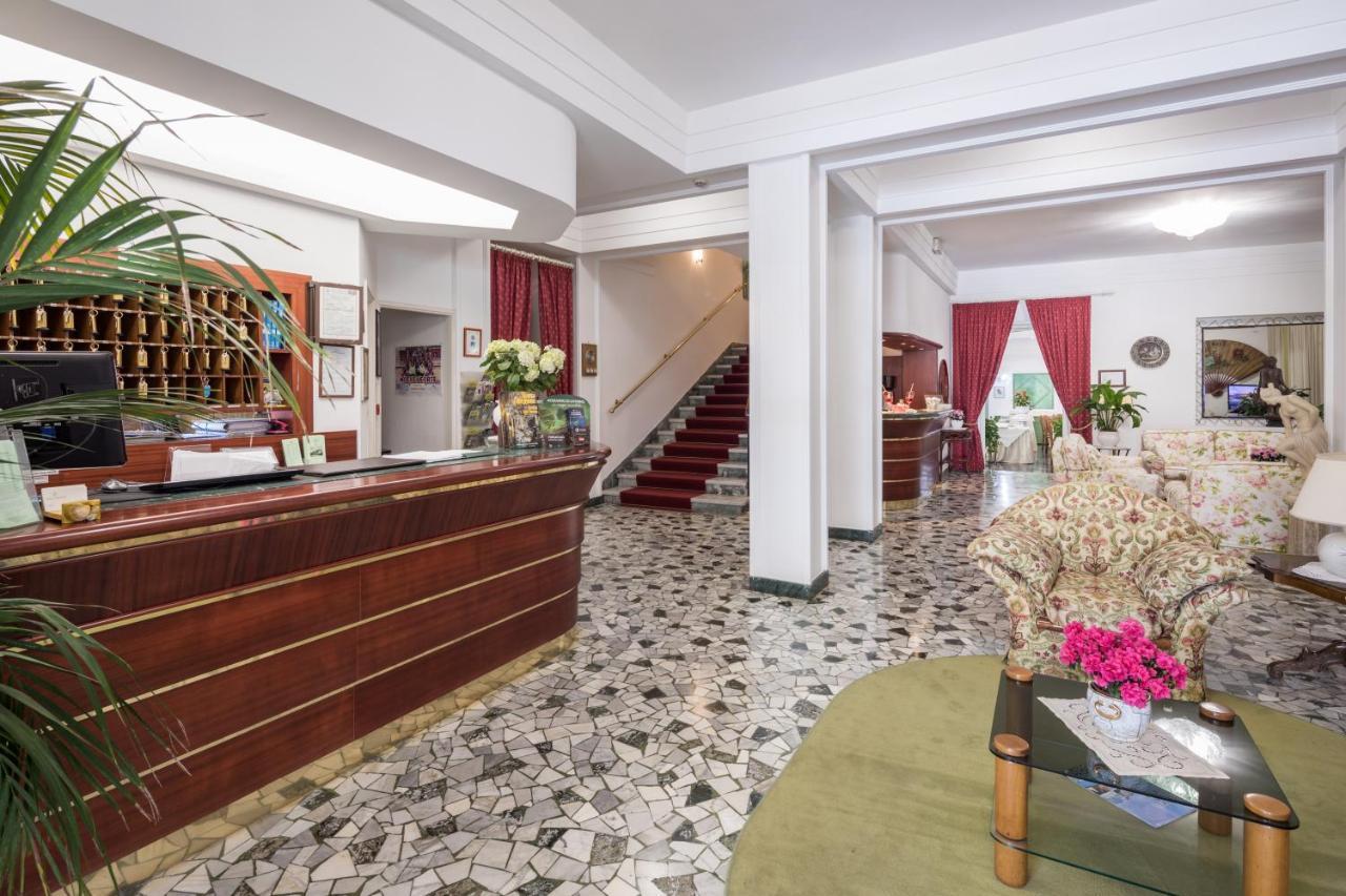 Hotel Astor Victoria Форте дей Марми Екстериор снимка