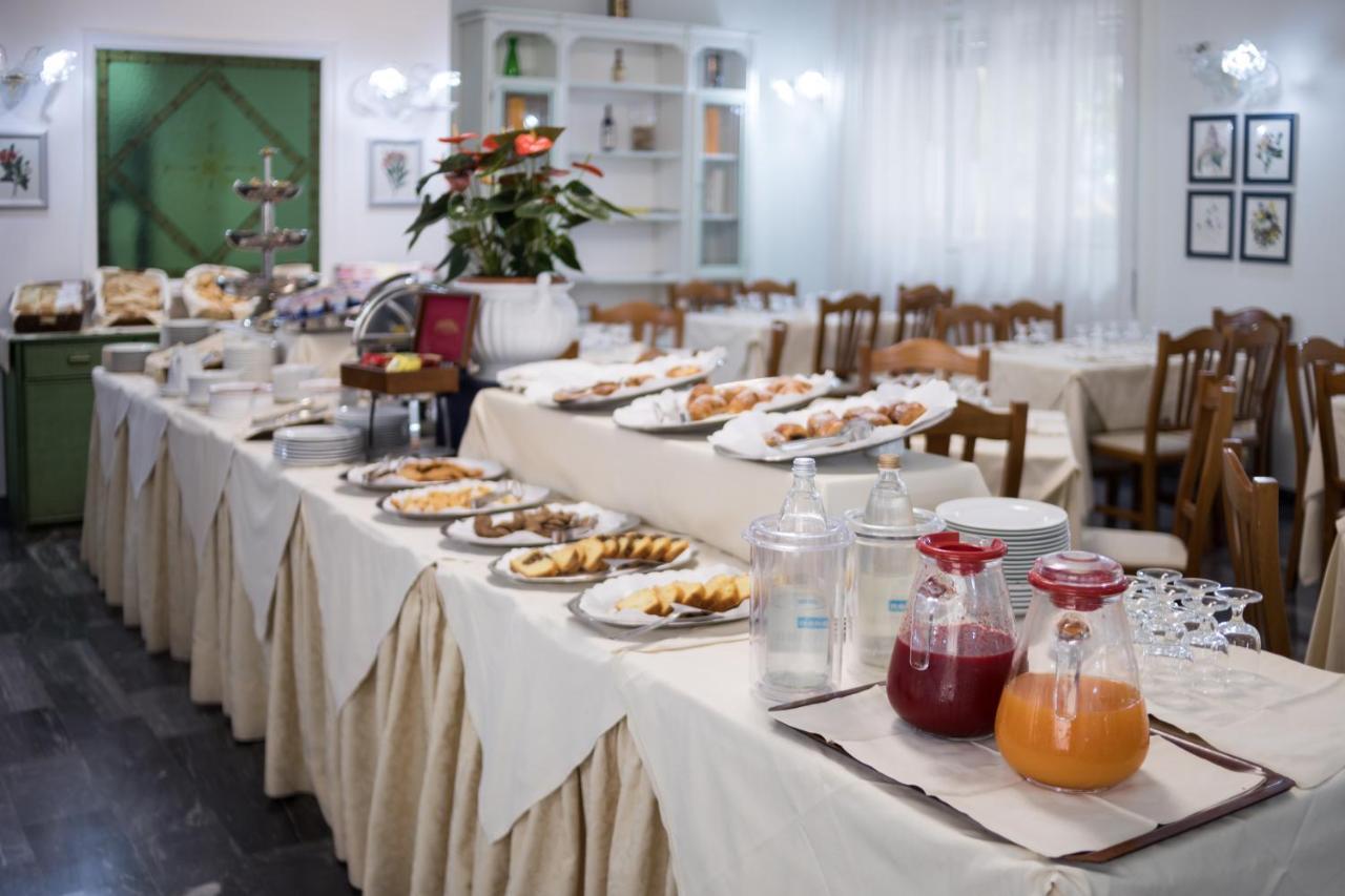 Hotel Astor Victoria Форте дей Марми Екстериор снимка