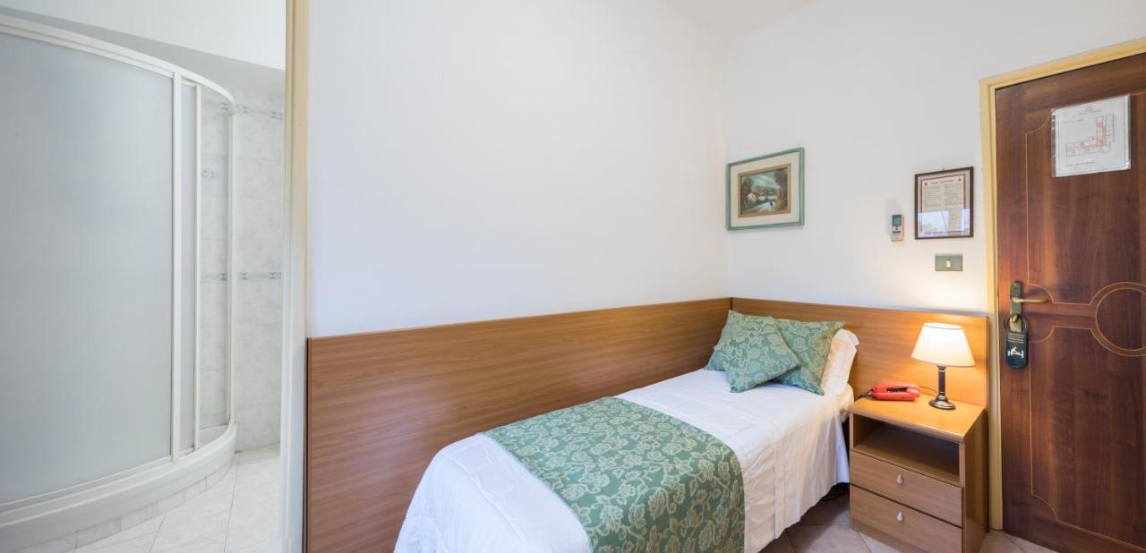 Hotel Astor Victoria Форте дей Марми Екстериор снимка