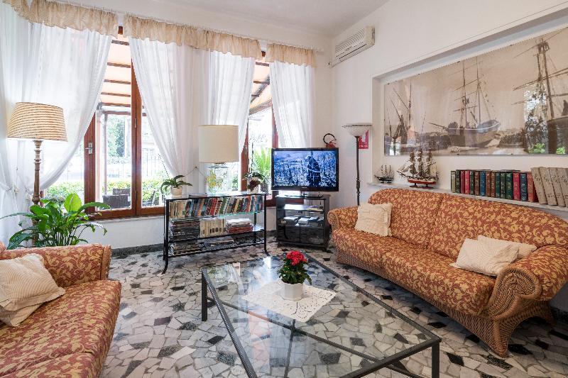 Hotel Astor Victoria Форте дей Марми Екстериор снимка